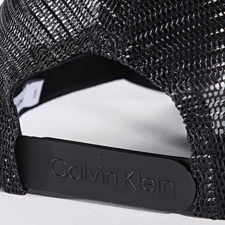 Calvin Klein - Cappello trucker con ricamo nero