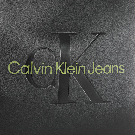 Calvin Klein - Borsa da donna Sculpted Slim 0825 Nero