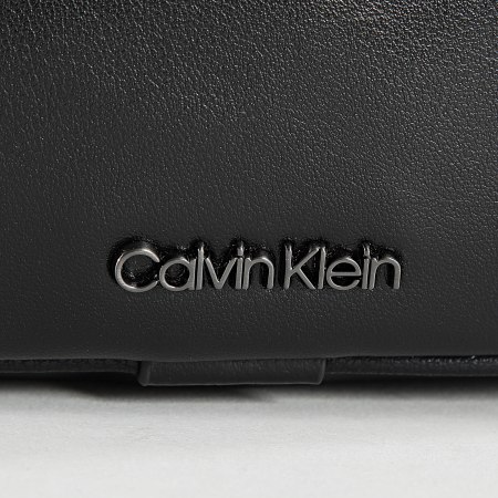Calvin Klein - Bolsa elevada para cámara PU 1656 Negro