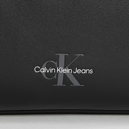 Calvin Klein - Borsa da toilette morbida Monogram 2438 Nero