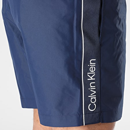 Calvin Klein - Pantalones cortos de baño con cordón medianos 0958 Azul marino
