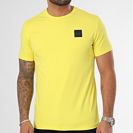 Helvetica - Camiseta amarilla Howard