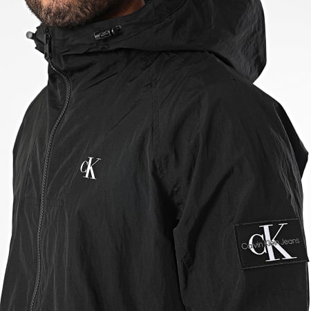 Calvin Klein - 5101 Chaqueta negra con capucha y cremallera