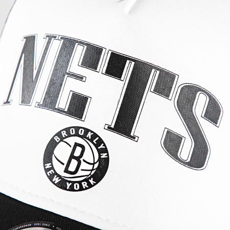 New Era - Casquette Trucker Retro Brooklyn Nets 60434969 Noir Blanc