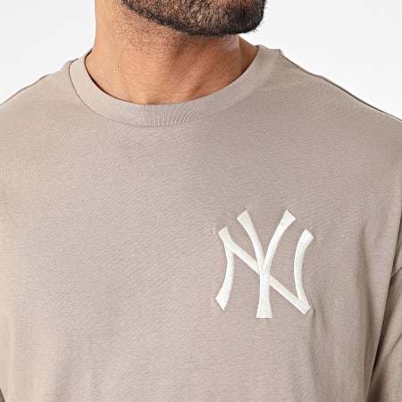 New Era - League Essentials Tee Shirt New York Yankees 60435555 Marrone