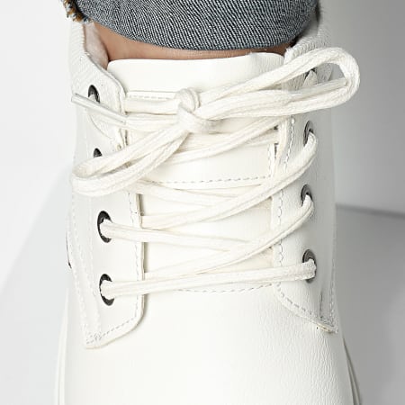 Classic Series - 118 Zapatos blancos