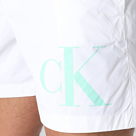 Calvin Klein - Pantalones cortos de baño con cordón medianos 1003 Blanco