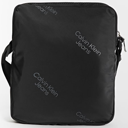 Calvin Klein - Bolsa de deporte Essentials Reporter 1823 Negra