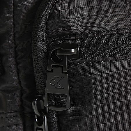 Calvin Klein - Sacoche Sport Essentials Camerabag21 1790 Noir