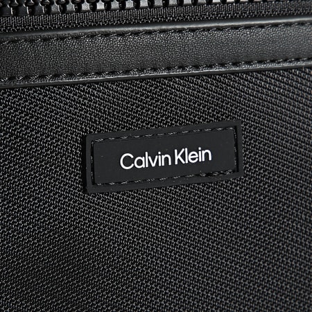 Calvin Klein - Bolsa Essential Conv Reporter 1639 Negra