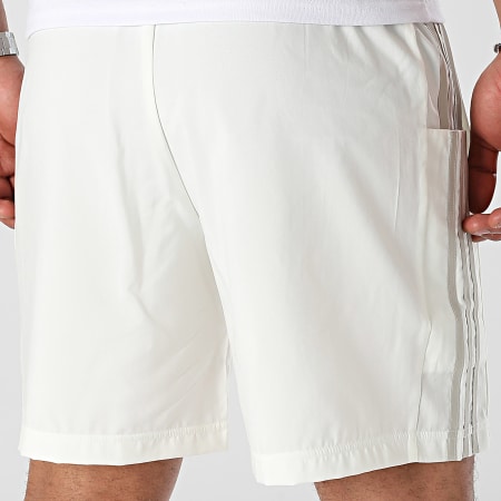 Adidas Sportswear - Pantaloncini da jogging Chelsea IS1395 beige con bande