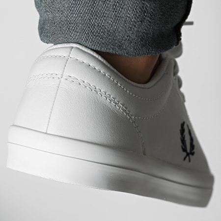 Fred Perry - Baskets Baseline Leather B7311 White