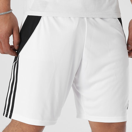 Adidas Sportswear - Pantaloncini da jogging bianchi Tiro24 IR9380