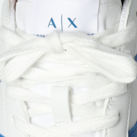 Armani Exchange - XUX197-XV797 Scarpe da ginnastica bianche e blu