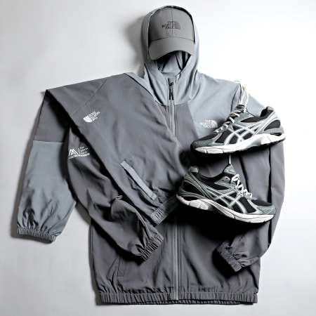 The North Face - Wind Track A87J2 Grijs Hooded Zip Jacket