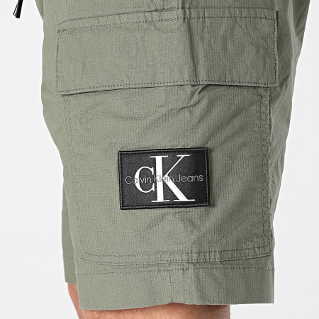 Calvin Klein - Short Cargo 5138 Vert Kaki