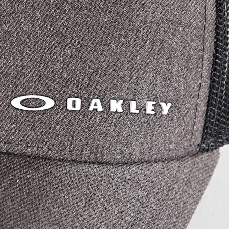 Oakley - Gorra Trucker Chalten 911608 Gris Carbón Negro