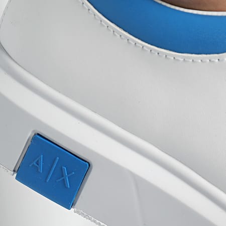 Armani Exchange - Baskets XUX123-XV534 Blanco óptico Azul