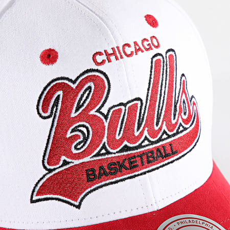 Mitchell and Ness - Casquette NBA Tail Sweep Chicago Bulls HHSS7289 Blanc Rouge