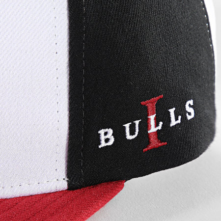 Mitchell and Ness - NBA Core I Chicago Bulls Snapback Cap HHSS6742 Bianco Nero Rosso