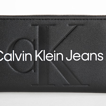 Calvin Klein - Zwarte damesportemonnee met gebeeldhouwde rits 7634