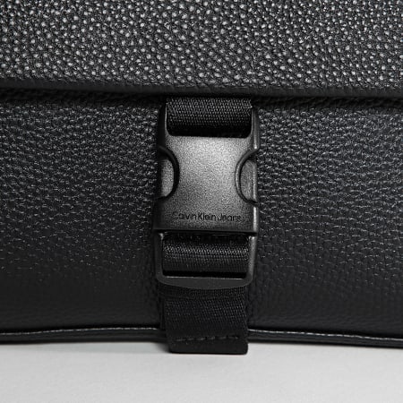 Calvin Klein - Sacoche Ultralight Flap Bag 2022 Noir