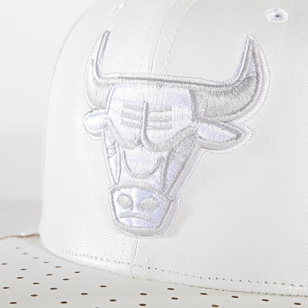 Mitchell and Ness - Casquette Snapback Day One Chicago Bulls 6HSSMM19224 Blanc