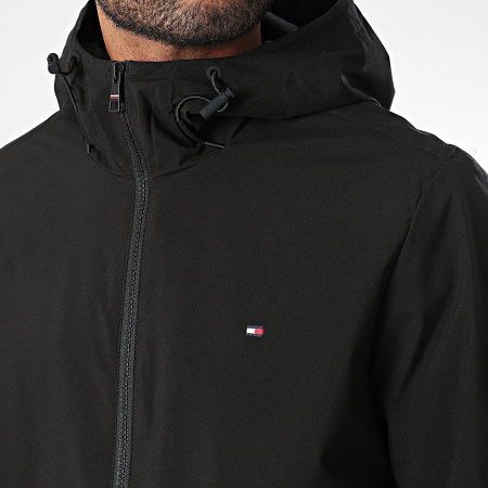 Tommy Hilfiger - 7116 Chaqueta negra con cremallera y capucha