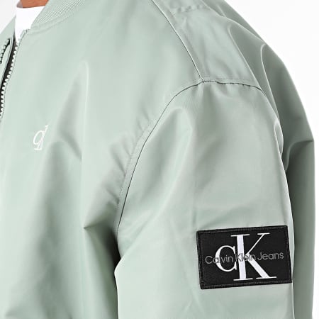 Calvin Klein - 5110 Chaqueta verde claro con cremallera