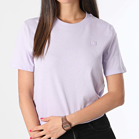 Calvin Klein - Camiseta mujer bordada Insignia Regular 3226 Morada