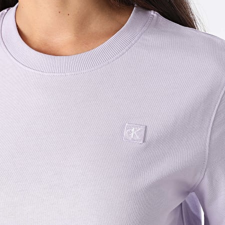 Calvin Klein - Camiseta mujer bordada Insignia Regular 3226 Morada