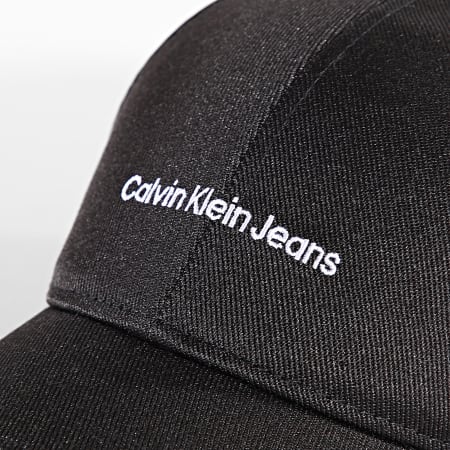Calvin Klein - Cappello con ricamo Inst 2144 nero