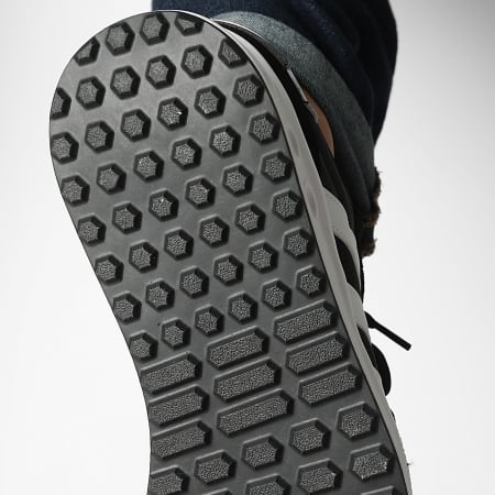 Adidas Sportswear - Baskets Run 84 IH8613 Core Black Footwear Carbon