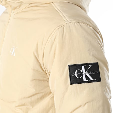 Calvin Klein - 5596 Chaqueta beige con capucha y cremallera