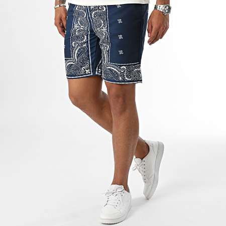 Set di maglietta bianca e pantaloncini da jogging della Marina Militare