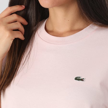 Lacoste - Tee Shirt Femme Logo Brodé Crocodile Relaxed Fit Rose