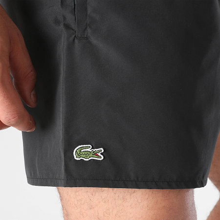 Lacoste - Shorts de baño con logo bordado de cocodrilo Negro