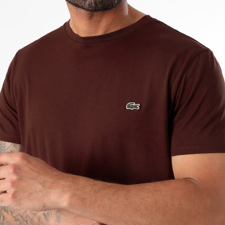 Lacoste - Maglietta con logo del coccodrillo ricamato, vestibilità regolare Bordeaux