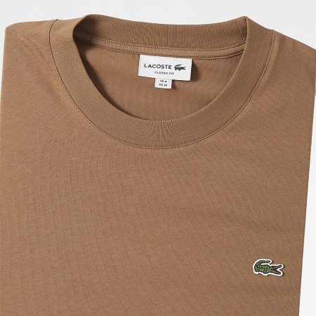 Lacoste - Tee Shirt Logo Brodé Crocodile Classic Fit Camel