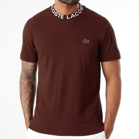 Lacoste - Camiseta Logo Cocodrilo Bordada y Cuello Regular Fit Logo Burdeos