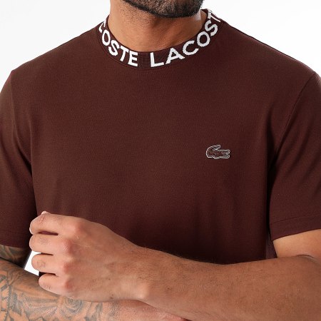 Lacoste - Tee Shirt Logo Brodé Crocodile et Col Logoté Regular Fit Bordeaux