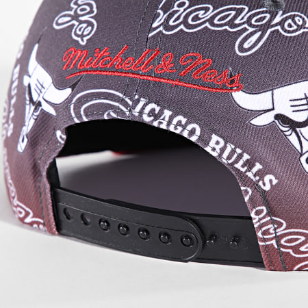 Mitchell and Ness - Destino Ocio Deadstock Chicago Bulls Gris Rojo NBA Snapback Cap