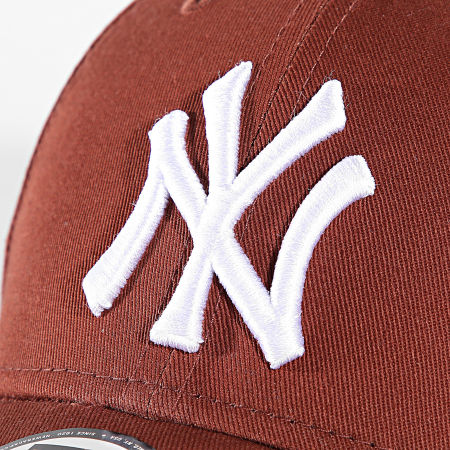 New Era - Gorra League Essential 9Forty NY New York Yankees 60141847 Marrón