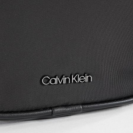 Calvin Klein - Sacoche Nylon Cube Reporter Case 2113 Noir