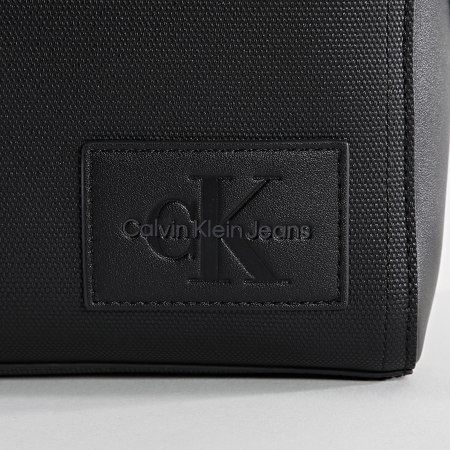 Calvin Klein - Bolsa revestida para cámara18 2027 Negro