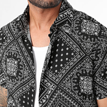 Frilivin - Zwart Wit Bandana Shirt Korte Mouw