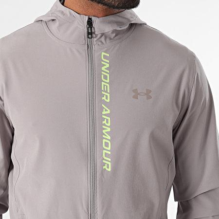 Under Armour - Chaqueta con capucha y cremallera Outrun The Storm 1376794 Gris