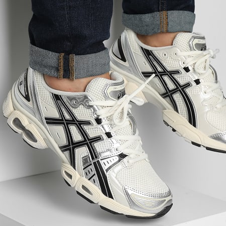 Asics - Sneakers Gel Nimbus 9 1201A424 Crème Zwart