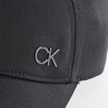 Calvin Klein - Gebombardeerde metalen kap 2349 Zwart