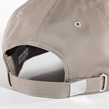 Calvin Klein - Gorra Essential Patch 2353 Gris